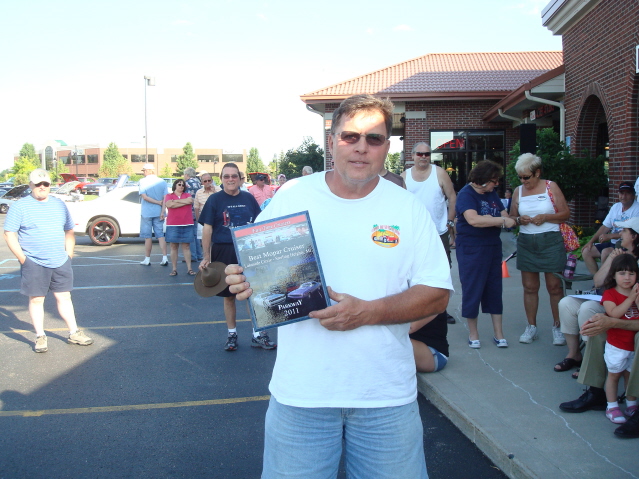 Best Mopar cruiser is awarded to "Fast Eddie"