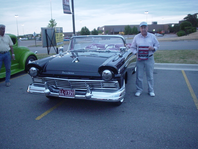 Bob LaPorte's gorgeous 57 Ford  gets the Noonan BoC award