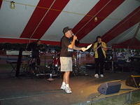 Ken Savage announces the awards to a great crowd of cruisers & festival attendees